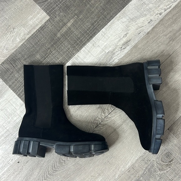 • NWOB $168 Free People Chelsea Suede Boots Distressed - Picture 3 of 14